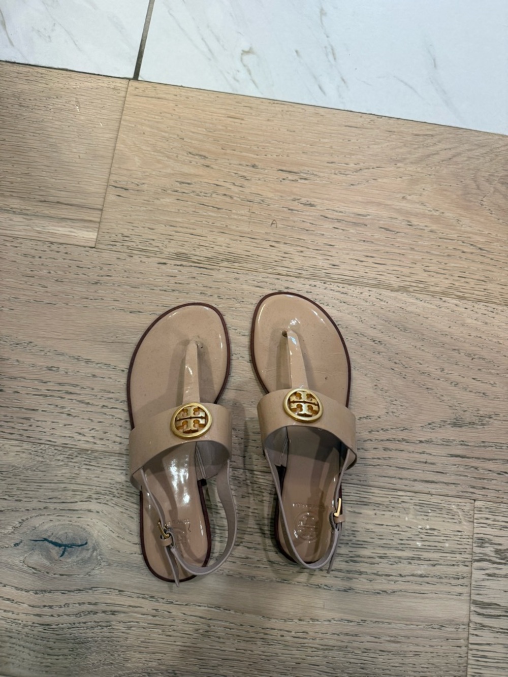 Tory Burch Nude Patent Leather Slingback Sandals with Gold Logo